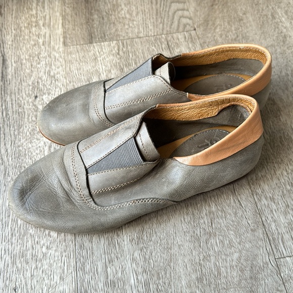 Juil Fogo Napa Leather Tep Tone Slip on Loafer - Picture 2 of 8